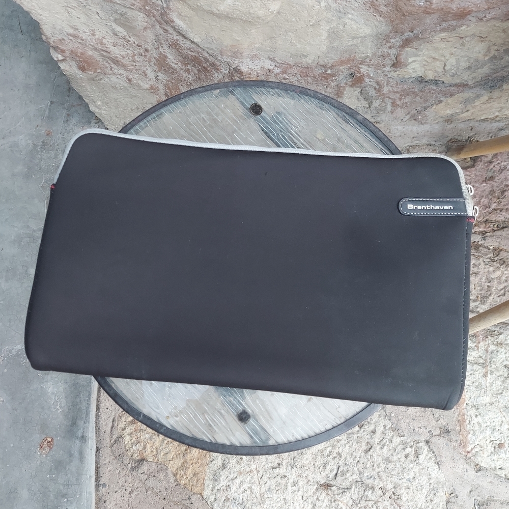 Brenthaven Padded Laptop Zippered Sleeve Case